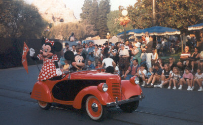 Disneyland: Main Street Parade