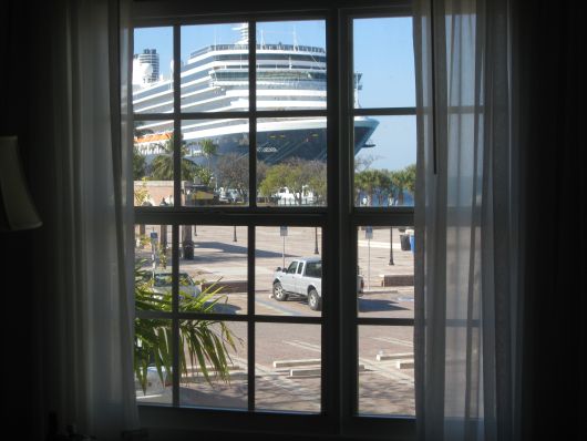 Blick aus dem Hotelzimmer auf die die Westdam